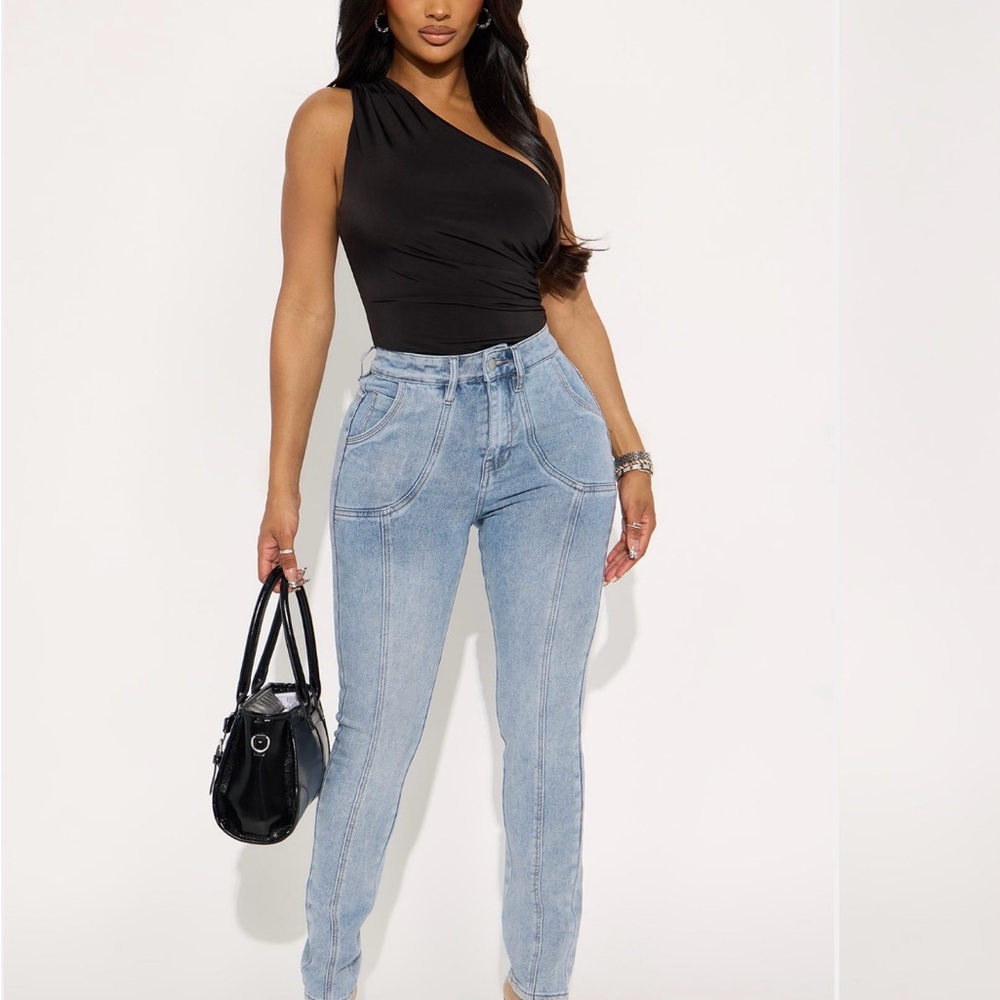 NWT Woman blue skinny jeans